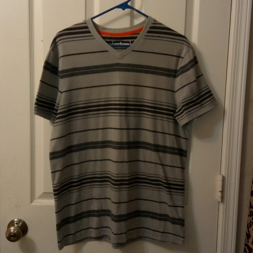 Men's Urban Pipeline™ V-Neck Fashion Tee